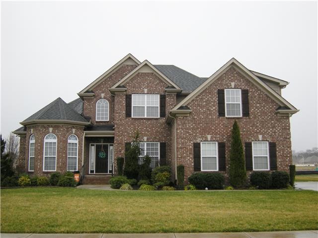 Located in a great neighborhood with community pool and playground. This home is convenient to shopping, I-24 and 840 for Nashville or Franklin commute. 