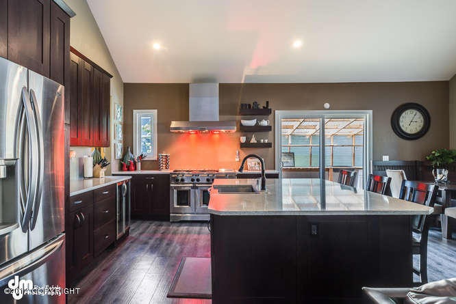 Spacious Open Concept Eat-in Kitchen/LR