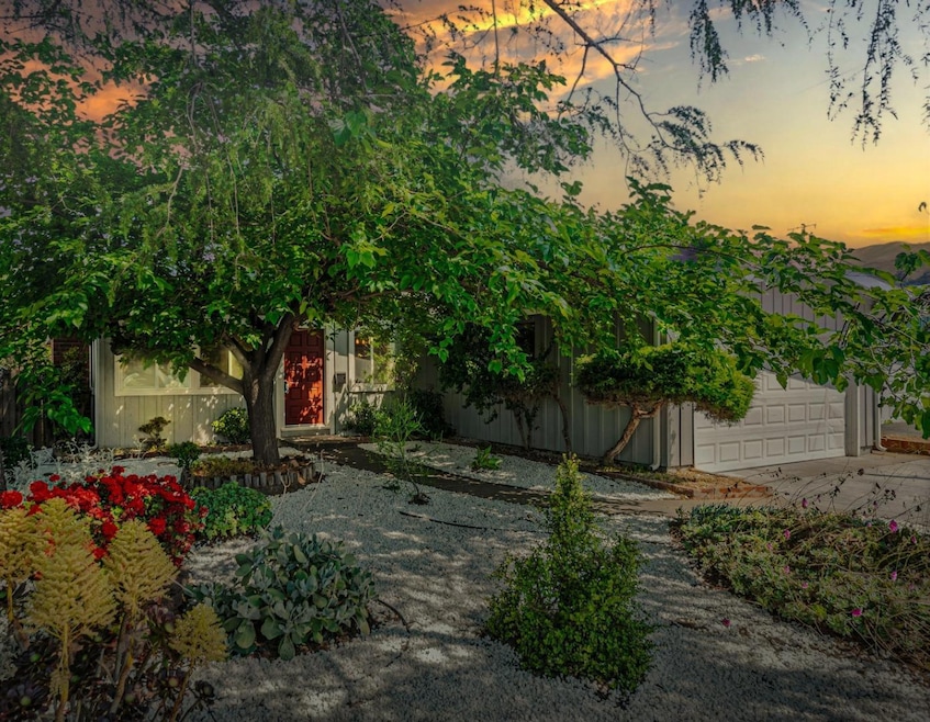 For Sale $1,099,000