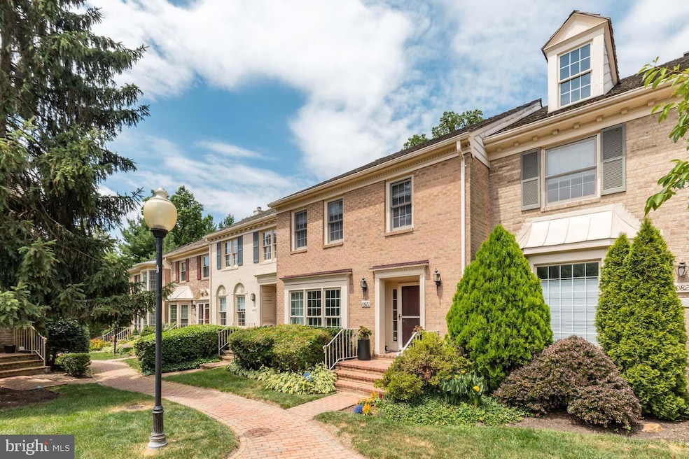 10820 Brewer House Rd, Rockville, MD 20852 - photo 1