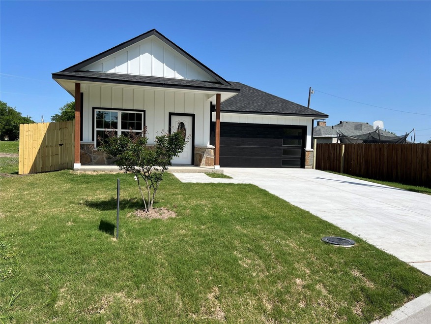 514 Washington St, Ennis, TX 75119 - photo 1