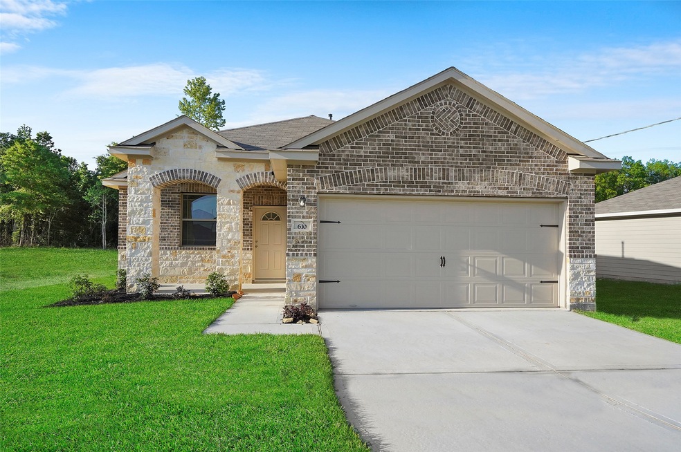 11048 Patriot Ct, Cleveland, TX 77328 - photo 1