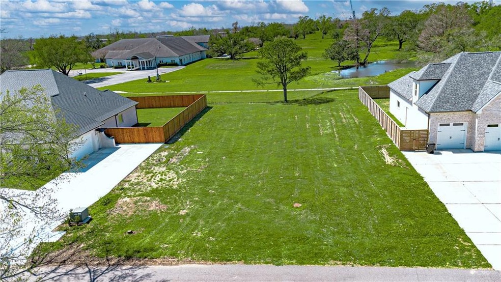 98 Colonial Club Dr, Harahan, LA 70123 - photo 1