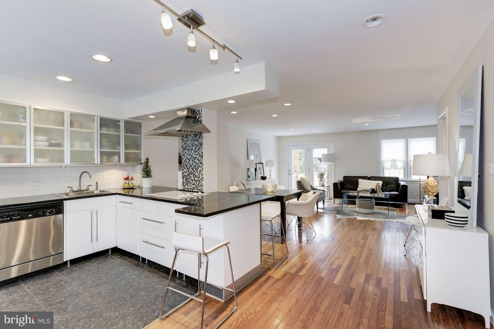 10231 Arizona Cir, Bethesda, MD 20817 - photo 1