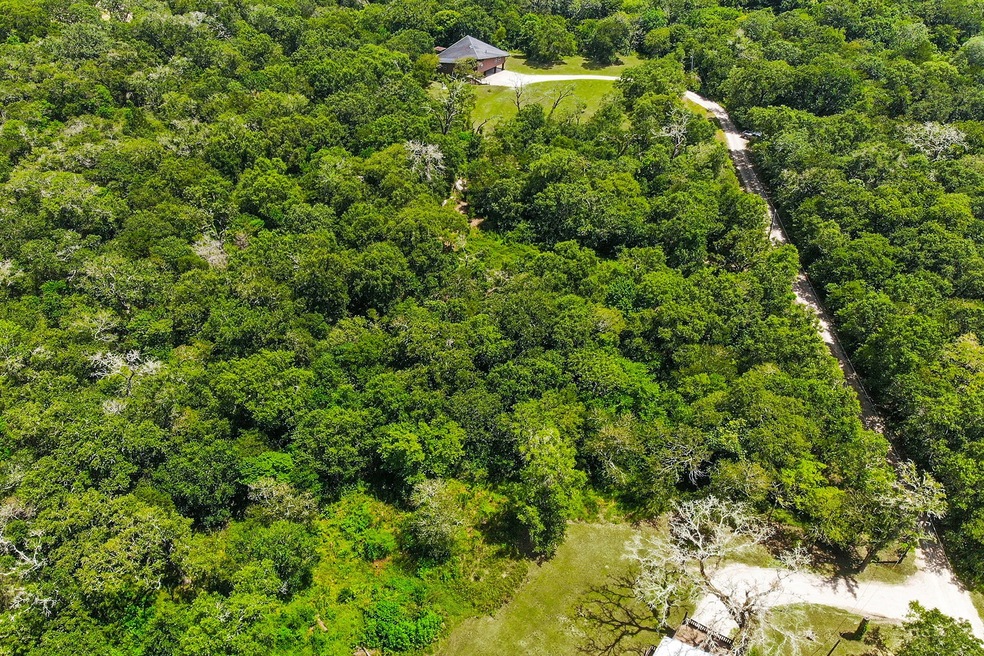 9504 Fm 1462 Rd, Alvin, TX 77511 - photo 1