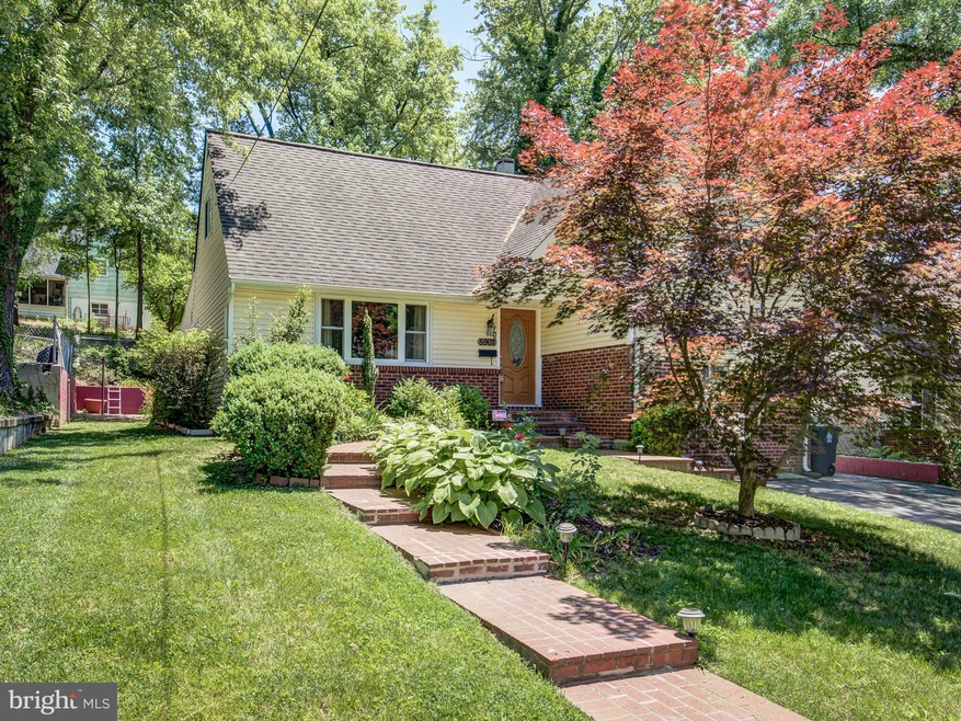 5907 Mustang Dr, Riverdale, MD 20737 - photo 1