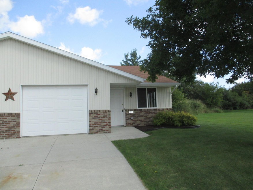 1310 E Ivy Ln, Manitowoc, WI 54220 - photo 1