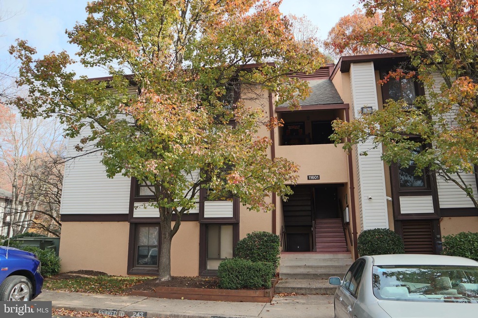 11601 Stoneview Square unit 1B, Reston, VA 20191 - photo 1