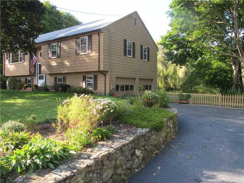 137 Austin Ave, Greenville, RI 02828 - photo 1