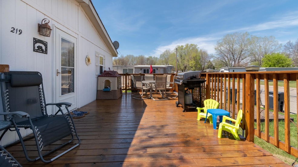 219 E Coyote St, Mandan, ND 58554 - photo 1