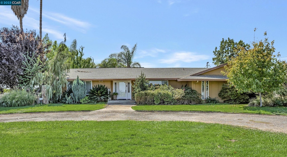 15770 E Peltier Rd, Acampo, CA 95220 - photo 1