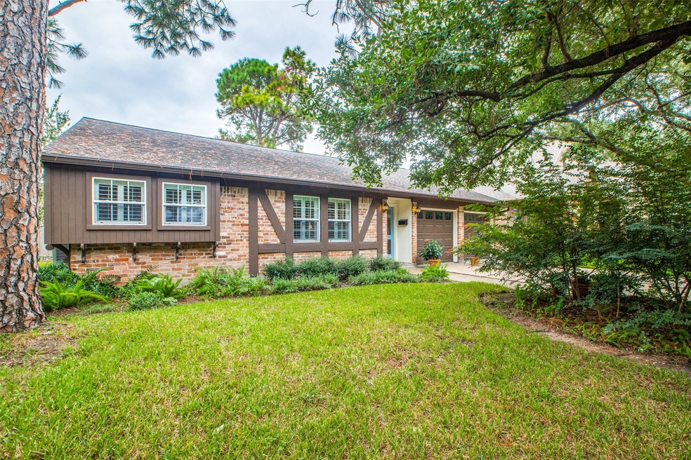 13830 Britoak Ln, Houston, TX 77079 - photo 1