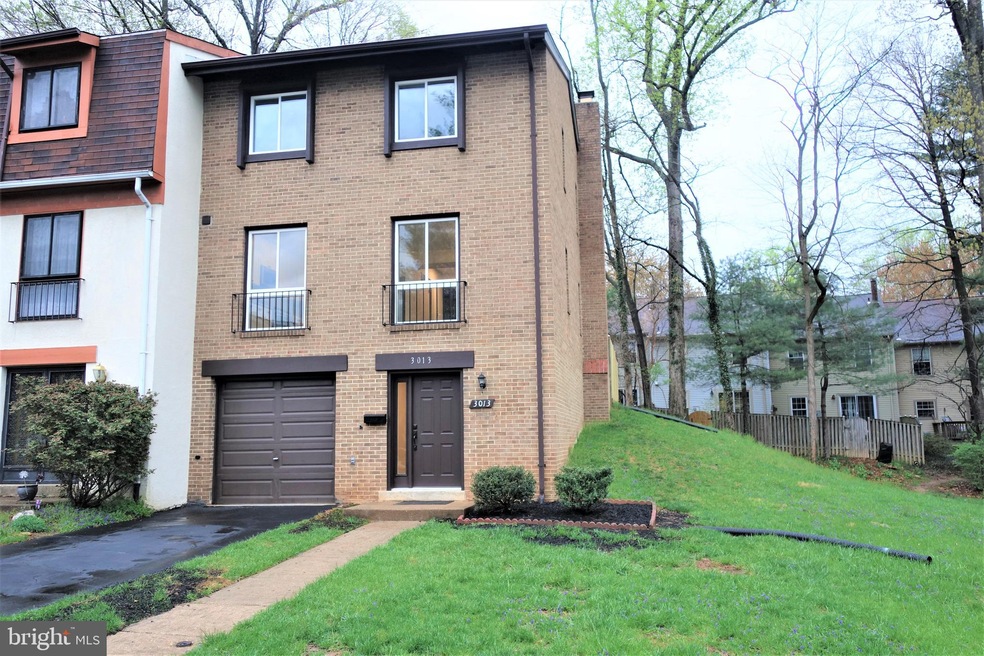 3013 Mission Square Dr, Fairfax, VA 22031 - photo 1