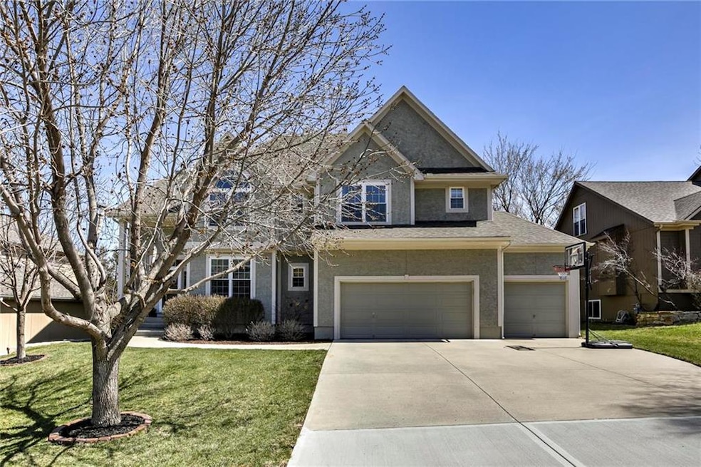 7407 Meadowsweet Ln, Shawnee, KS 66227 - photo 1