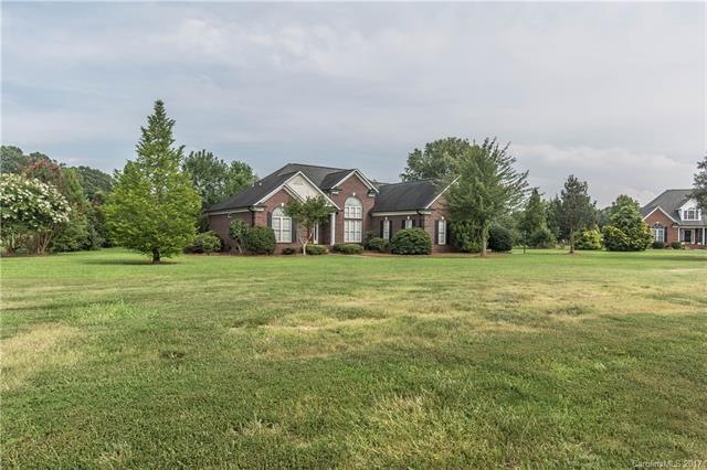 Beautiful Property! Tons of space!