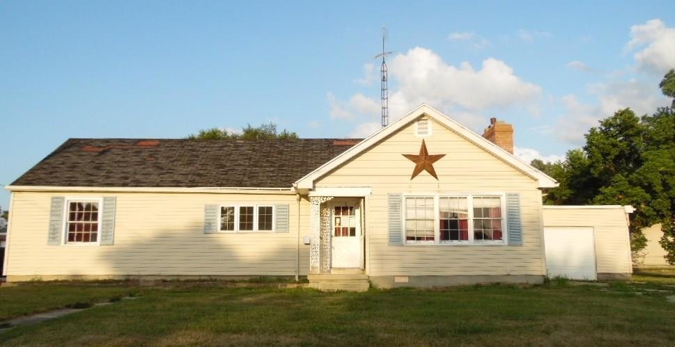 108 S Pine St, Wapakoneta, OH 45895 - photo 1