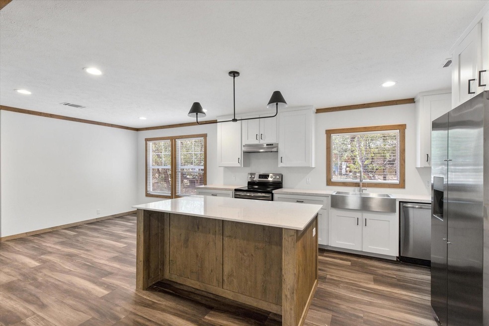 512 S Sky Ct, Granbury, TX 76049 - photo 1