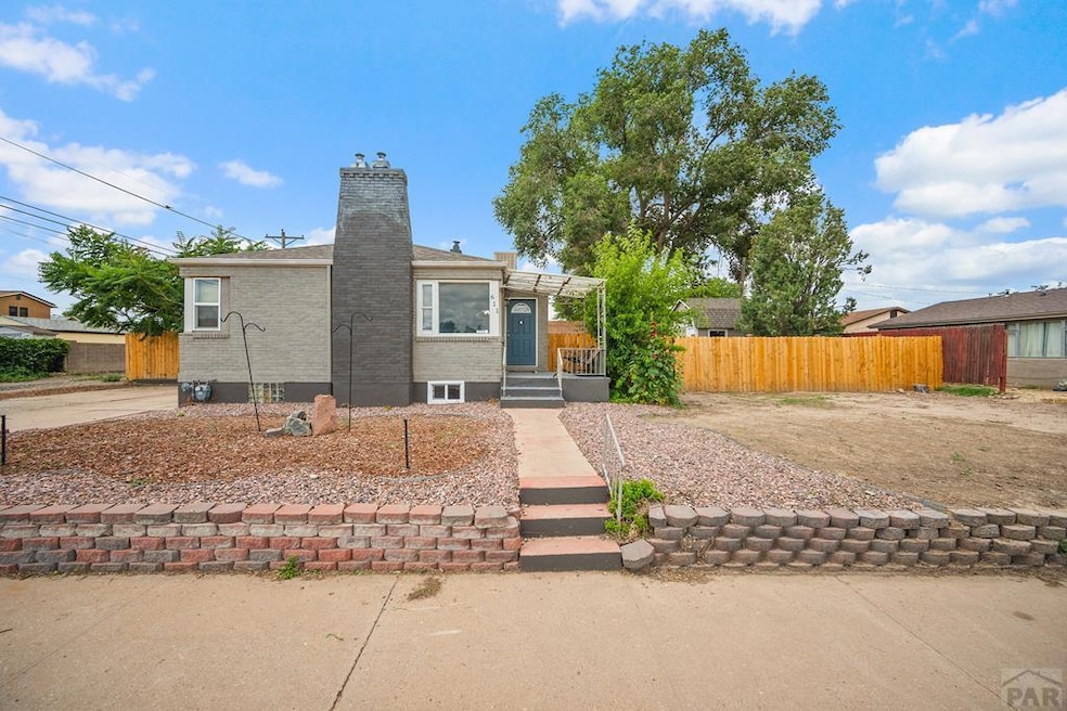 611 E Pitkin Ave, Pueblo, CO 81004 - photo 1