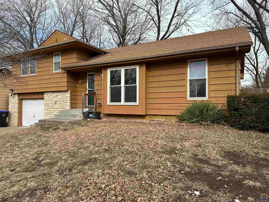 3736 SW 34th St, Topeka, KS 66614 - photo 1