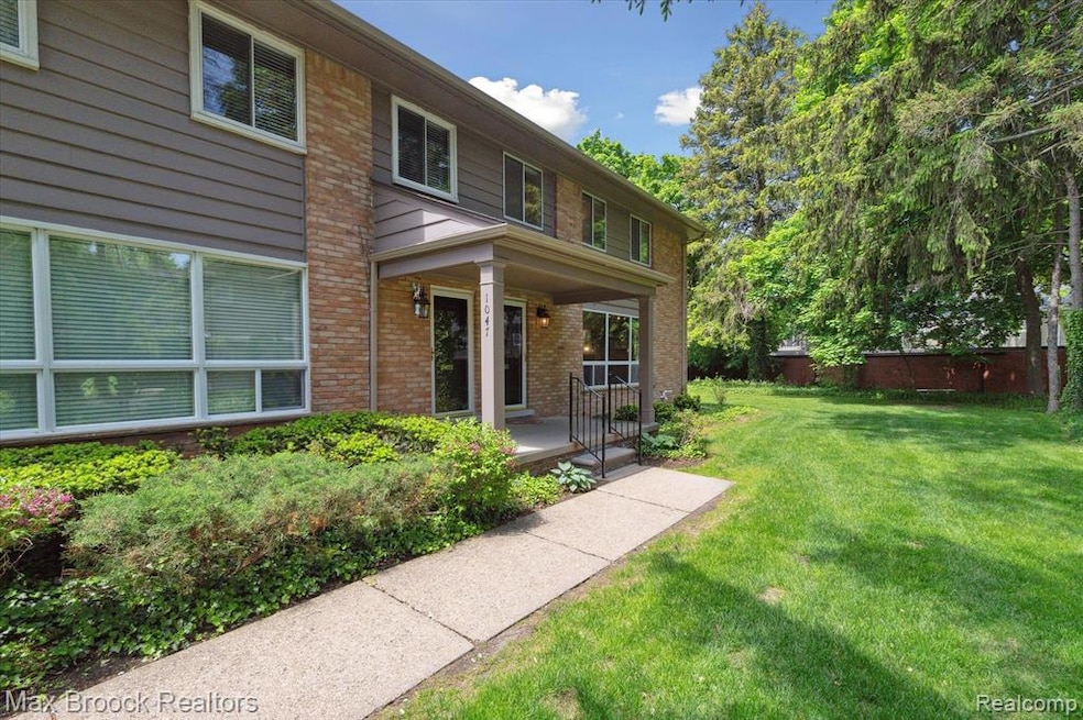 1047 N Old Woodward Ave unit 4, Birmingham, MI 48009 - photo 1