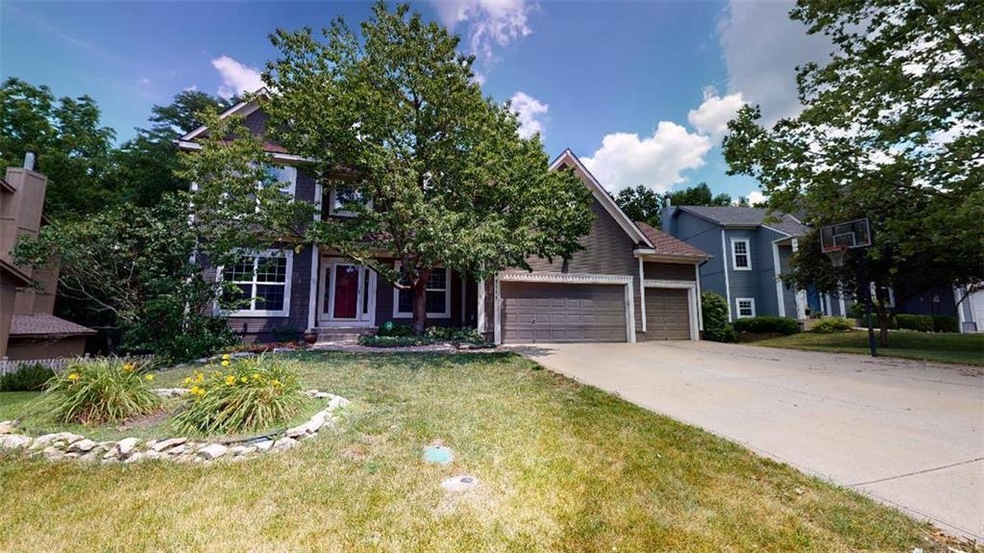 5111 Lakecrest Dr, Shawnee, KS 66218 - photo 1