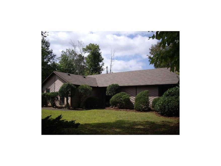 Exterior Front. 3 bedroom 2 bath level Ranch in Pr