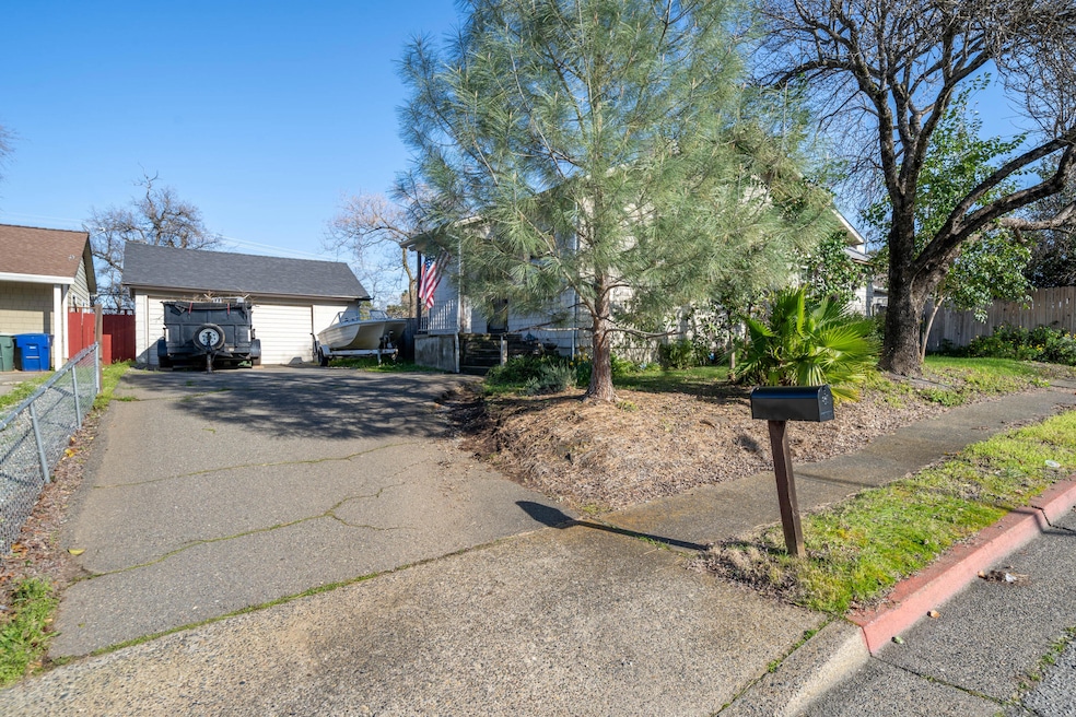 1635 Pleasant St-1
