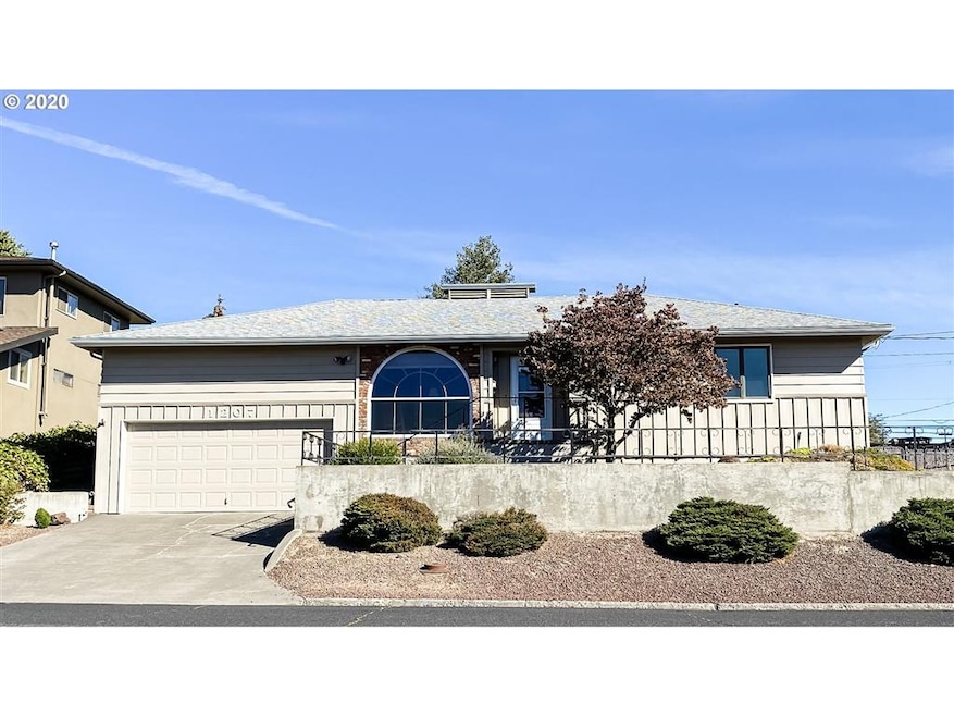 1207 NW Horn Ave, Pendleton, OR 97801 - photo 1