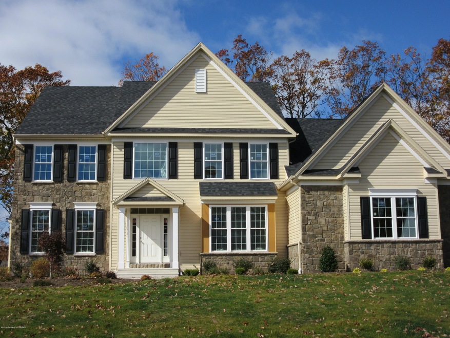 1076 Manor Dr, Mountain Top, PA 18707 - photo 1