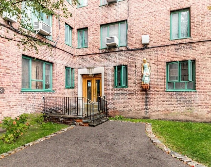 2059 Mcgraw Ave unit 6A, Bronx, NY 10462 - photo 1