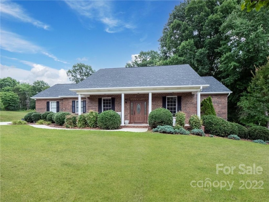 2640 Fines Creek Dr, Statesville, NC 28625 - photo 1