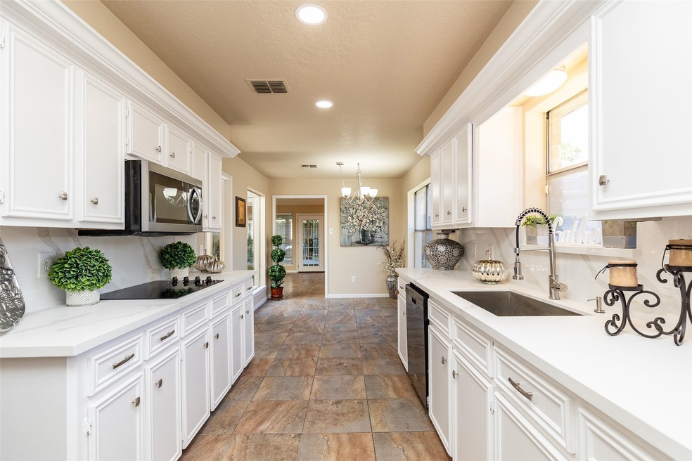 15307 Forest Trails Dr, Houston, TX 77095 - photo 1