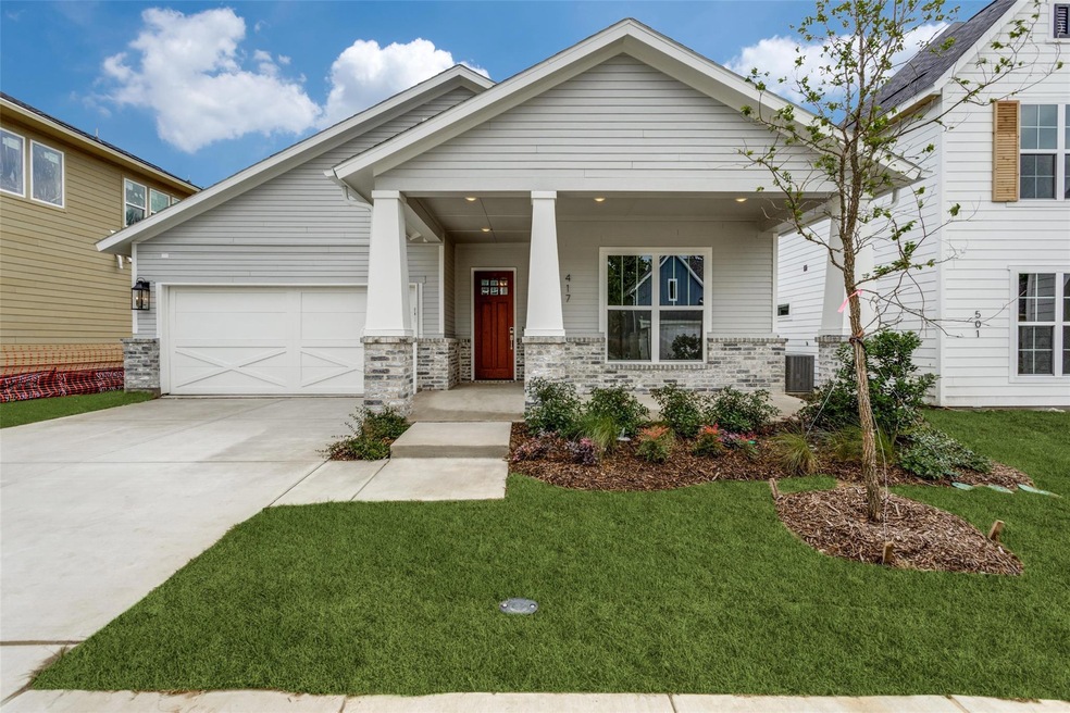 View of front facade featuring a front lawn and a 