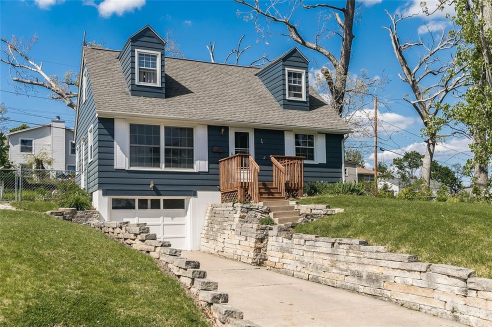 1144 N Ave NW, Cedar Rapids, IA 52405 - photo 1