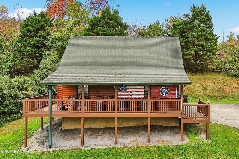 429 Keegan Dr, Pigeon Forge, TN 37863 - photo 1
