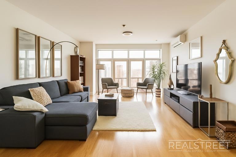 90-02 Queens Blvd unit 516, Elmhurst, NY 11373 - photo 1