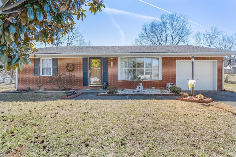 01-1418 Gordon St-01