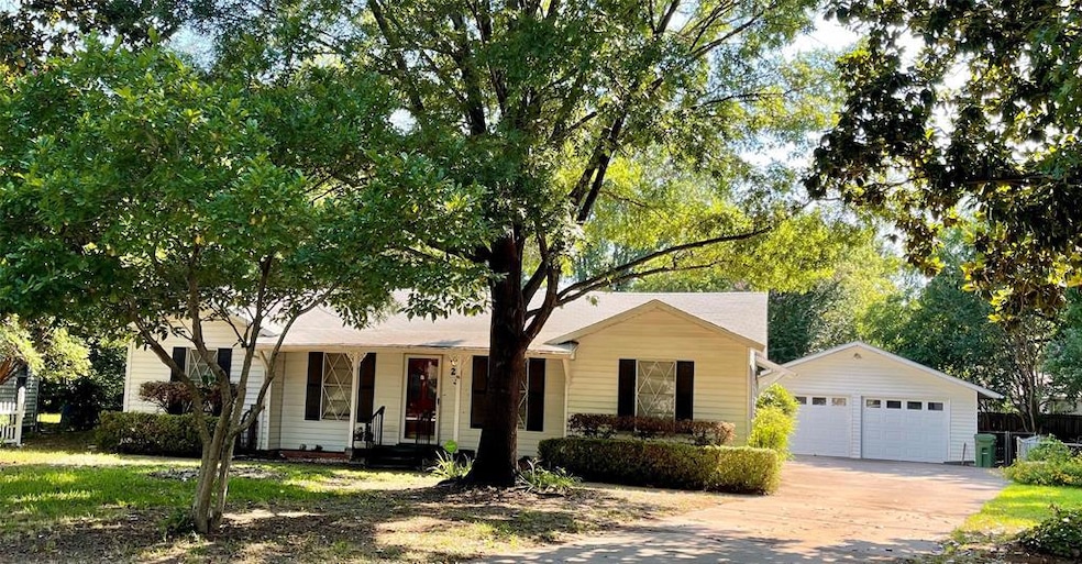 23 Lynn Ct, Hurst, TX 76053 - photo 1