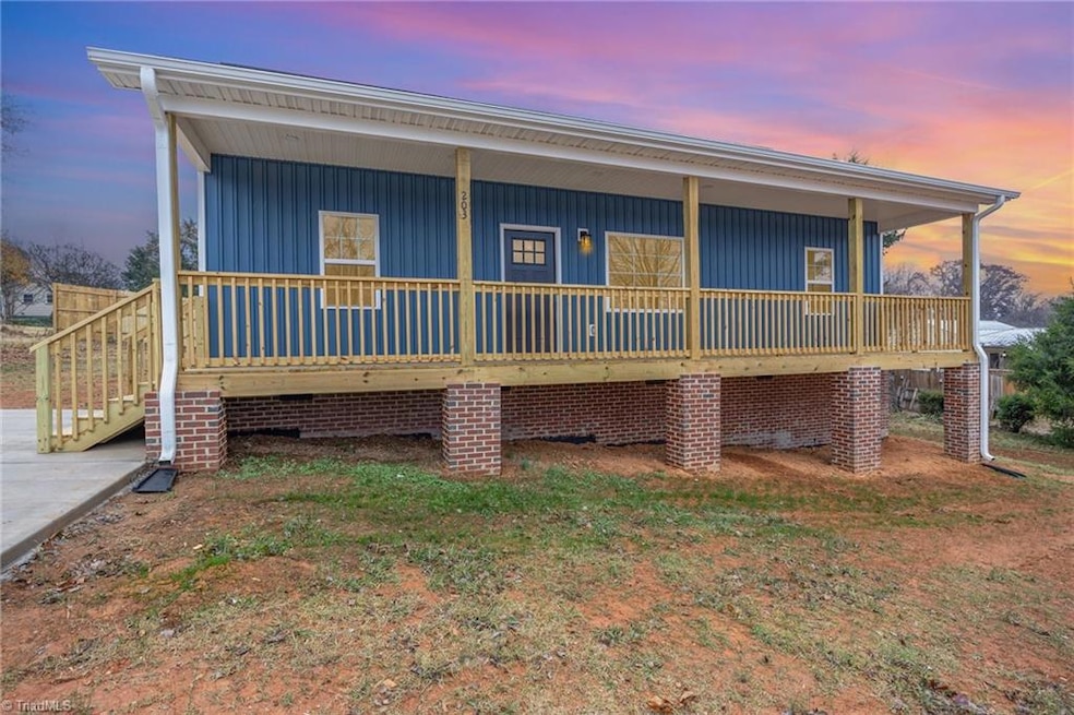 203 Reich St, Lexington, NC 27292 - photo 1