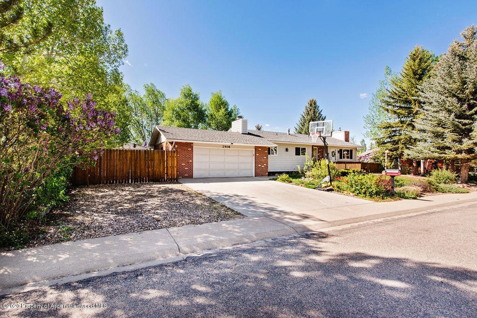 01PinonCircle2908