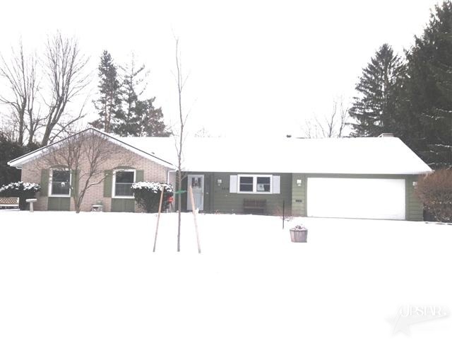 Granite counters, new windows, freshly painted, 3 