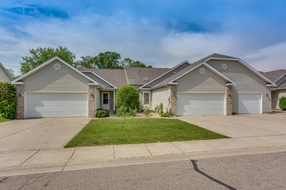 1337 Honeysuckle Ln Niles MI-large-002-1
