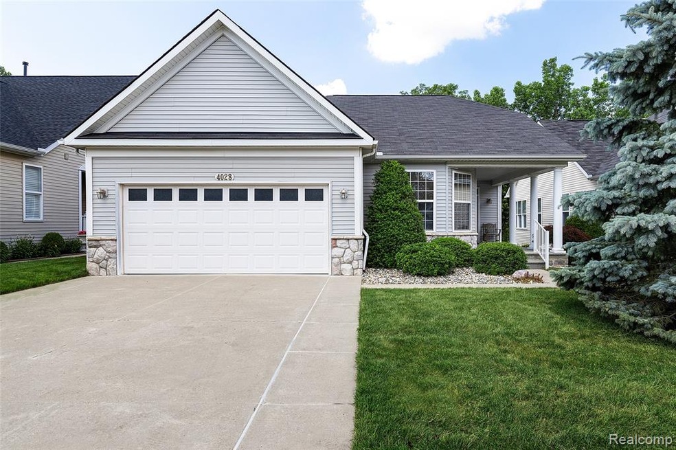 4028 Hillsdale Dr unit 243, Auburn Hills, MI 48326 - photo 1