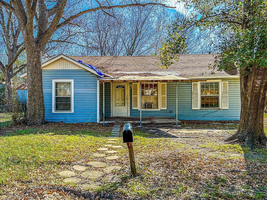 1629 W 10th Ave, Corsicana, TX 75110 - photo 1