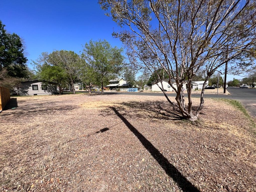 302 W Hackberry St unit 12, Fredericksburg, TX 78624 - photo 1