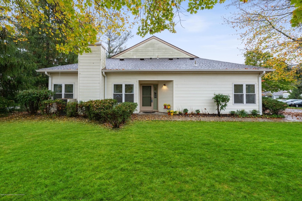 01_301SunshineCircle_2001_HiRes