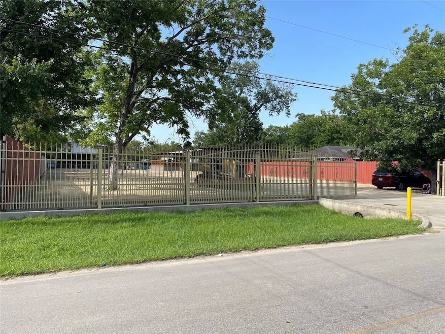 2605 Lone Oak Rd, Houston, TX 77093 - photo 1