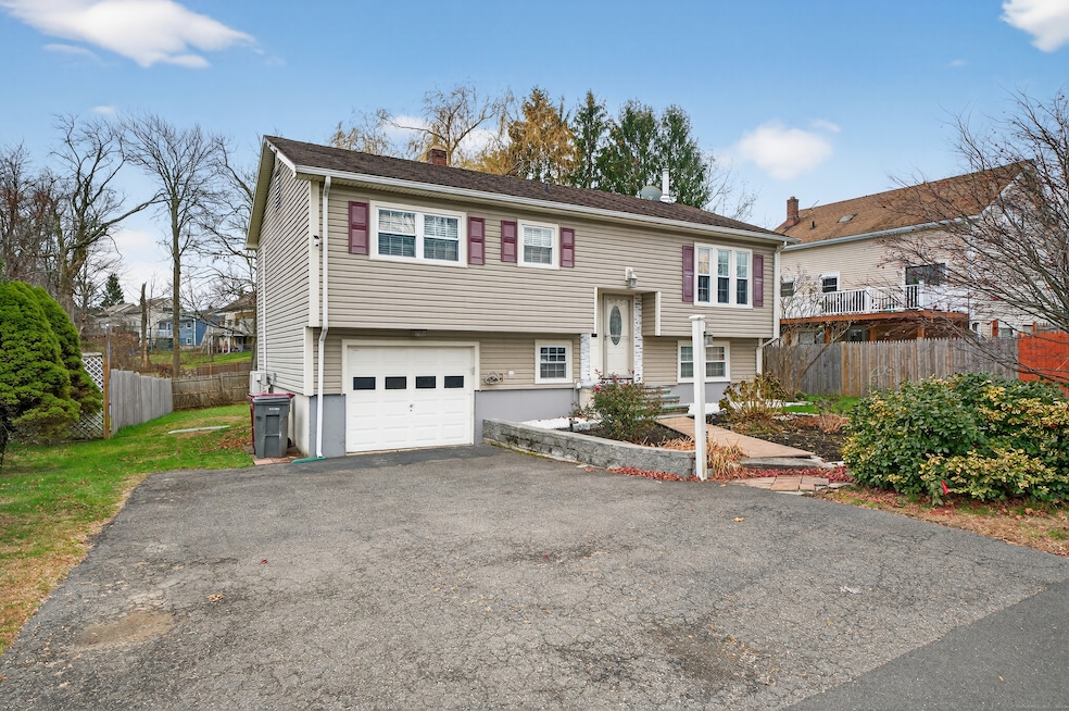 157 Bluebird Dr, Naugatuck, CT 06770 - photo 1