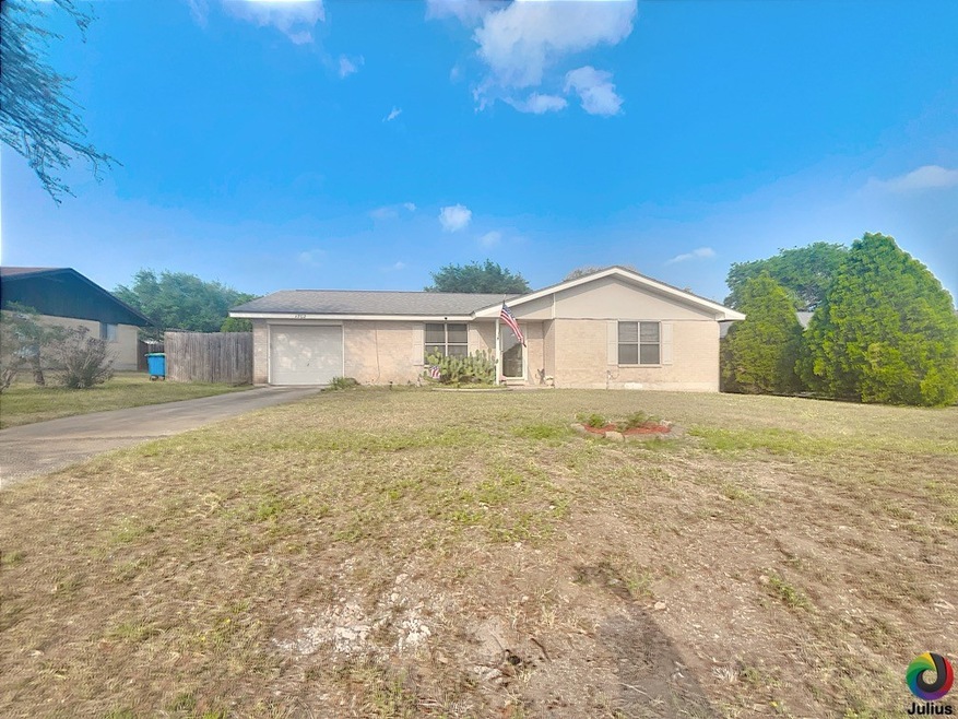 1702 N Fenner St, Beeville, TX 78102 - photo 1
