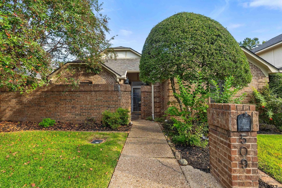 For Sale $320,000 • Co-Listing Agent